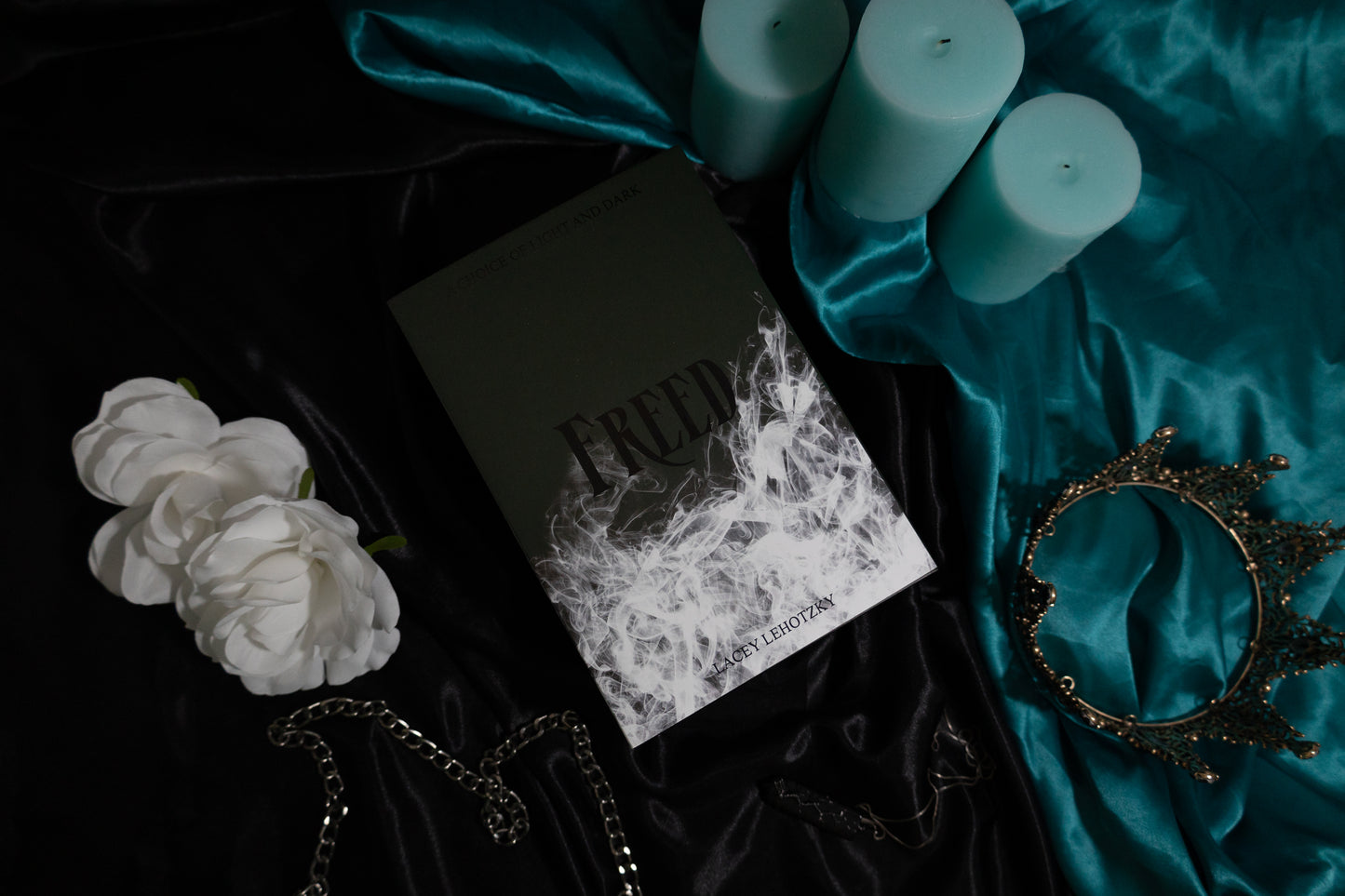 Freed Luxe Edition - A Choice of Light and Dark