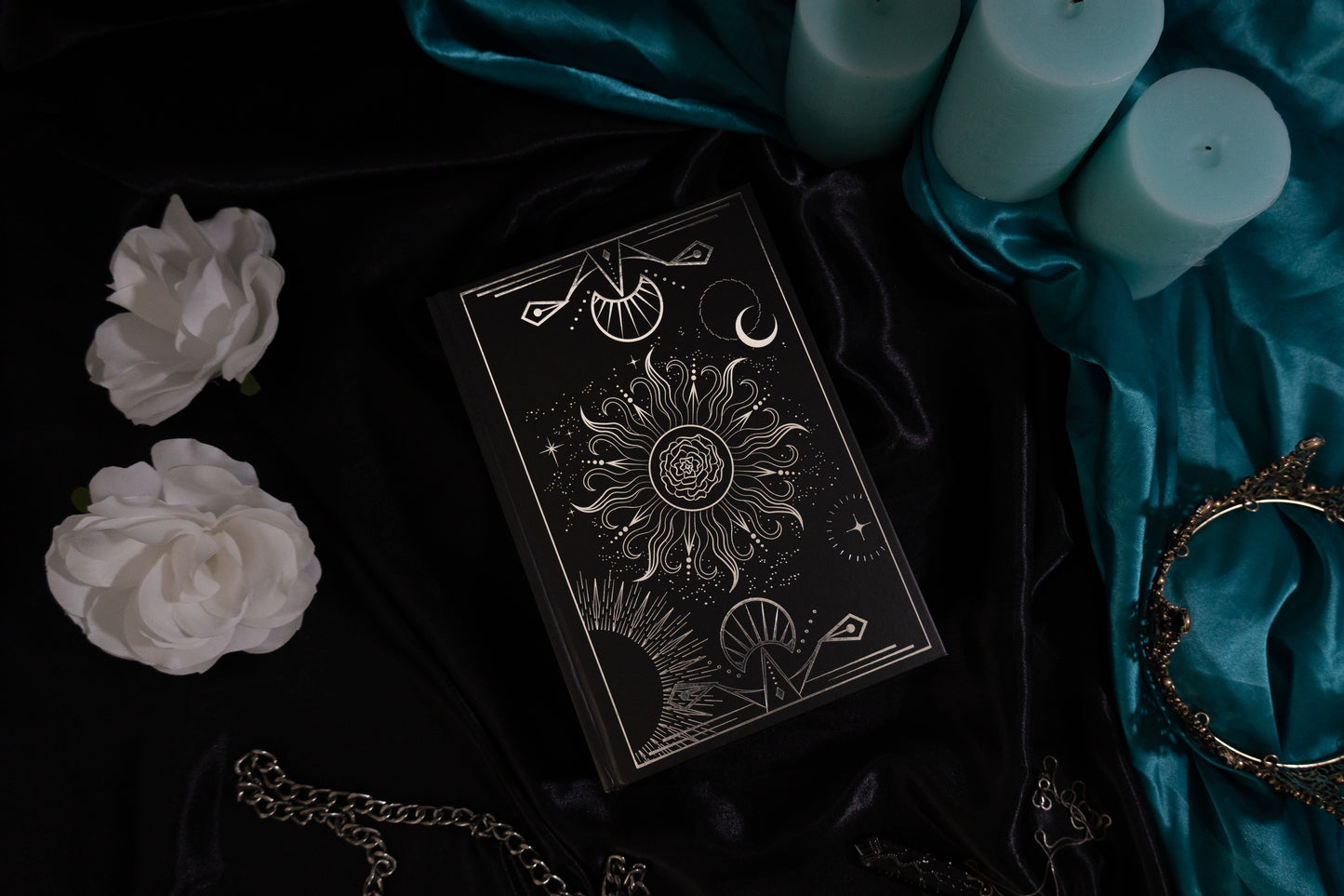 Freed Luxe Edition - A Choice of Light and Dark