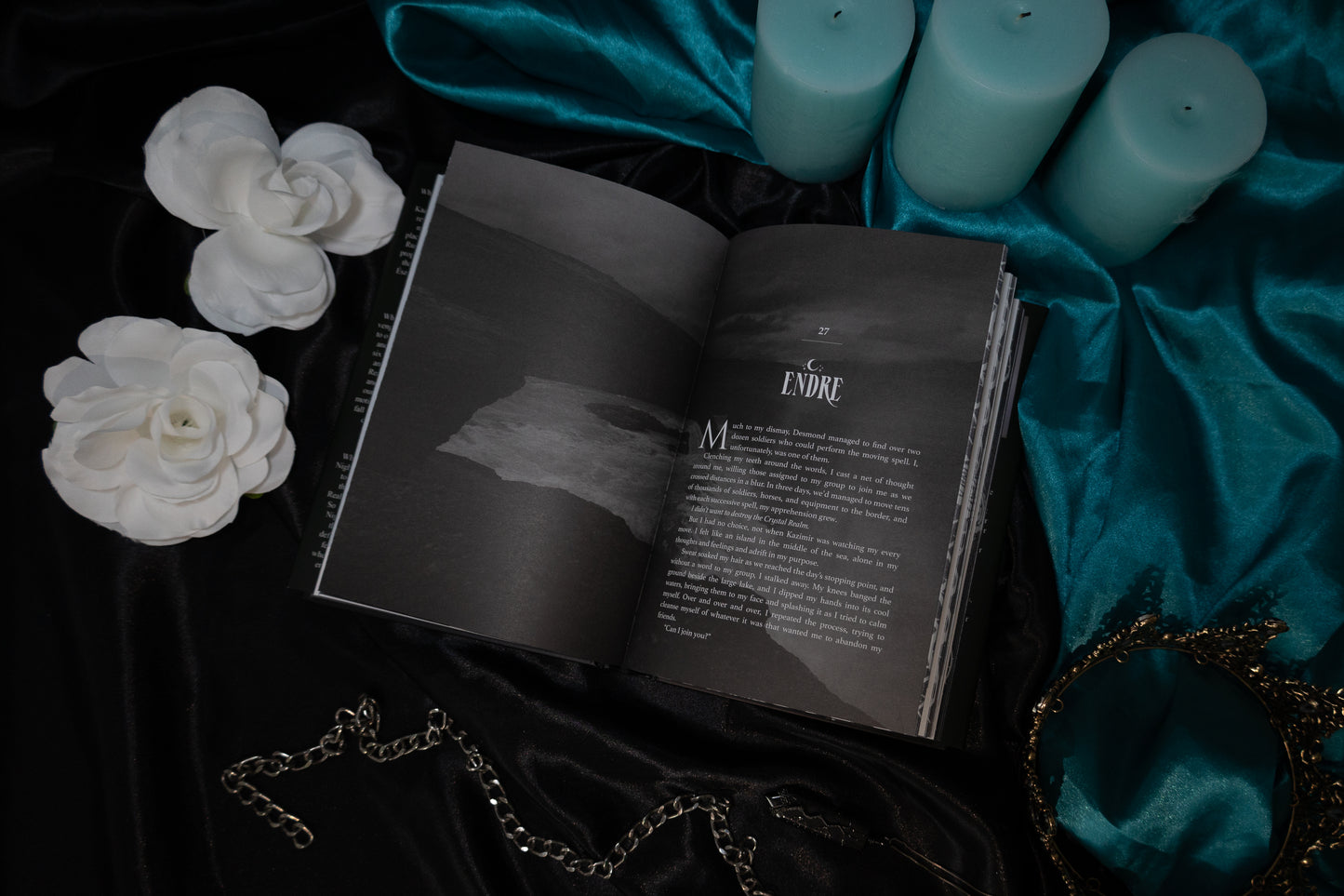 Freed Luxe Edition - A Choice of Light and Dark